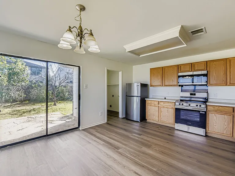 101 Bandara Woods Blvd — Photo 6