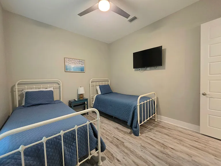8088 Carmel Cir — Photo 32