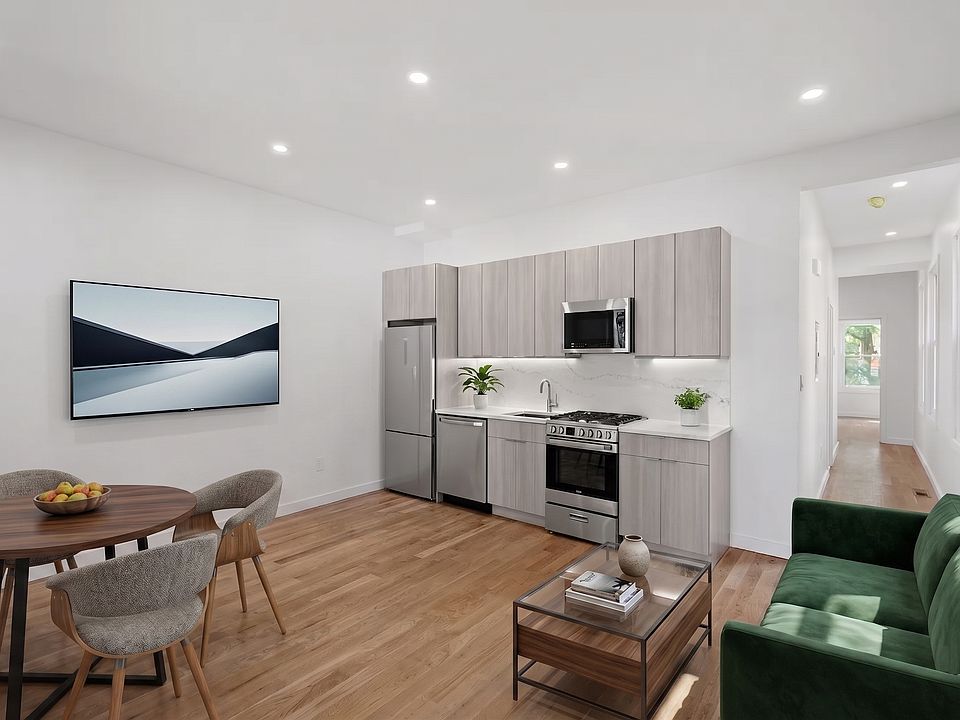 1st image of 370 Orchard St #1