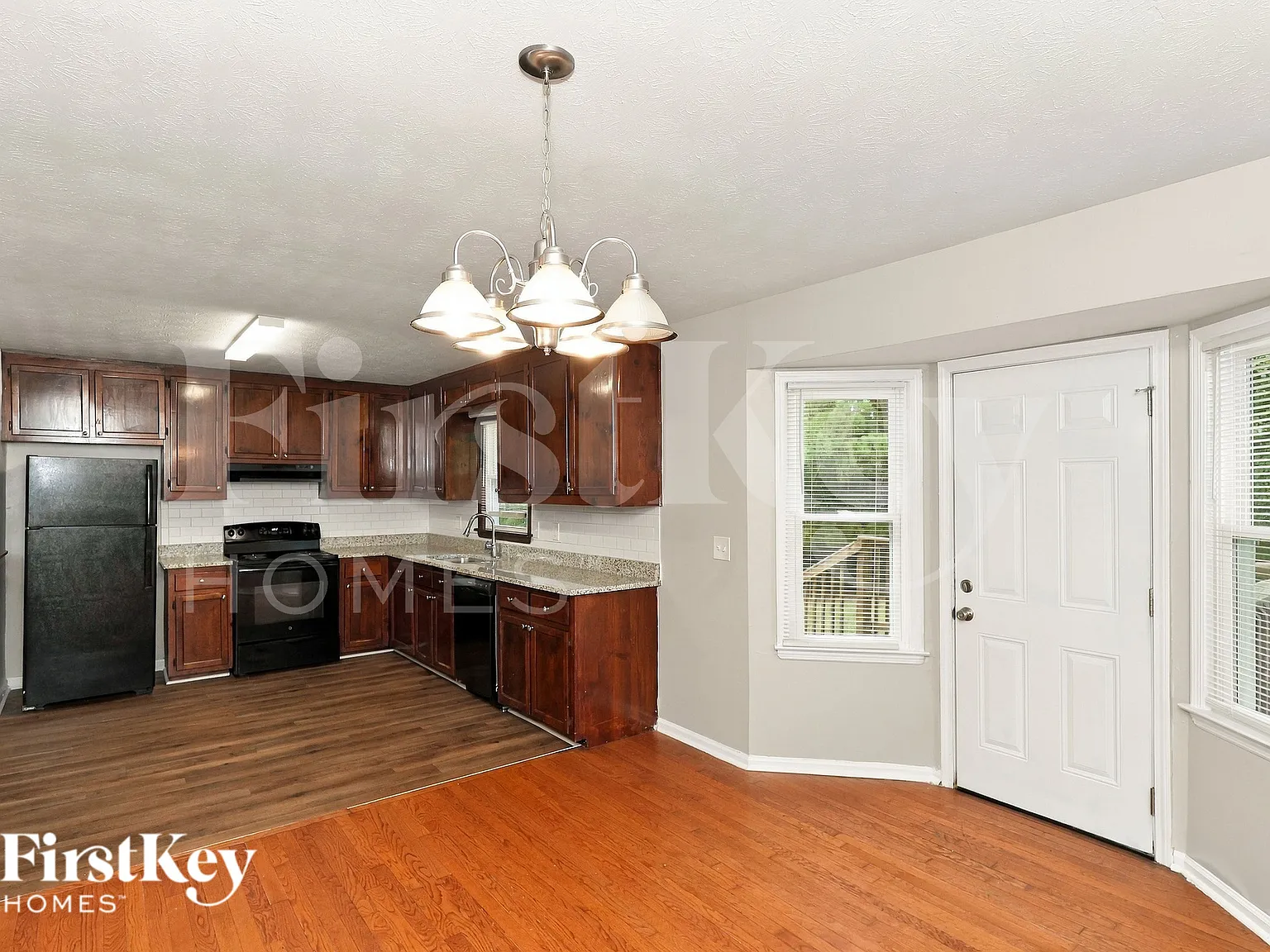 3 bed, 2.0 bath, 2076 sqft, $2,070 — Photo 4