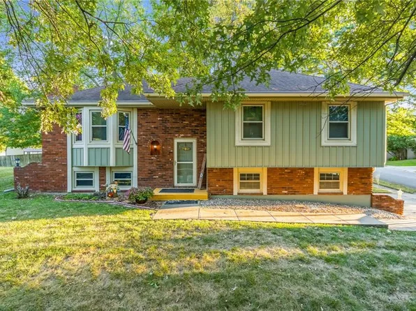 701 NE 108th Ter, Kansas City, MO 64155