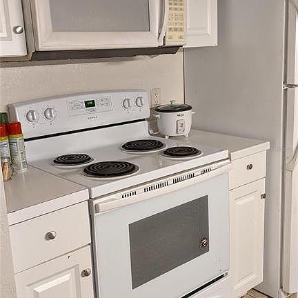 5th image of 4000 SW 23rd St APT 3-107