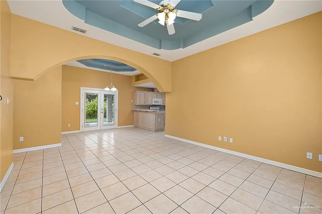 3 bed, 2.5 bath, 1447 sqft, $1,700 — Photo 4