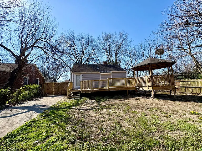 1423 Weyler Ave — Photo 14
