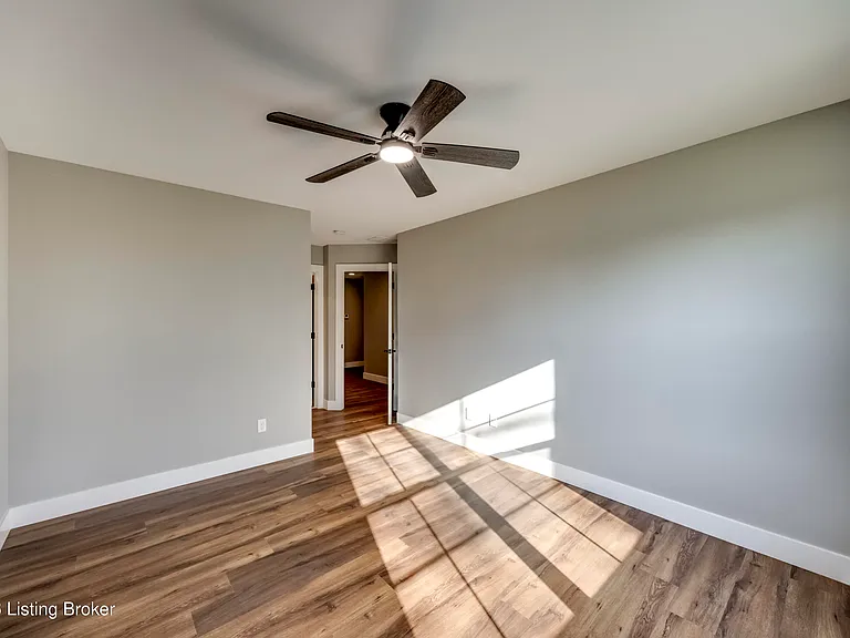 114 N Elm Grove Ave — Photo 48