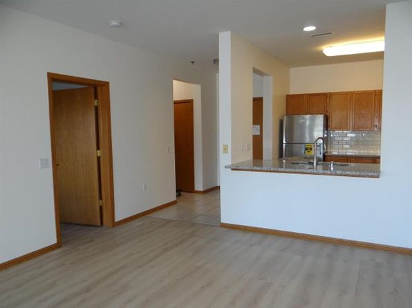 301 Harbour Town Dr APT 208