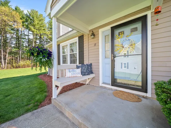 17 Riviera Road, Hudson, NH 03051