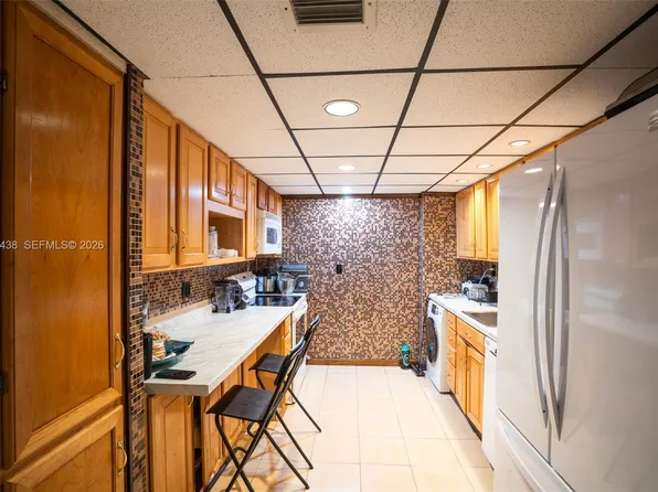 2101 Atlantic Shores Blvd APT 120, Hallandale Beach, FL 33009