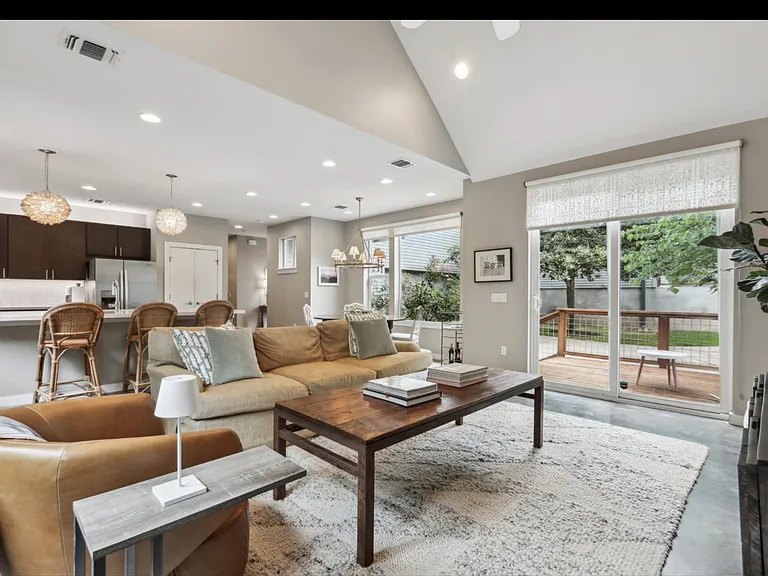 3001 Del Curto Rd — Photo 24