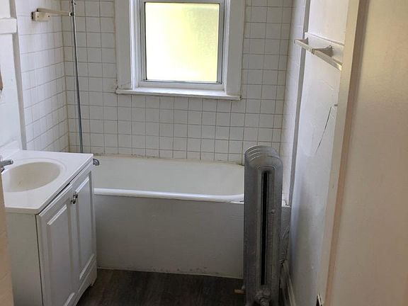 5th image of 1616 W 82nd St #3