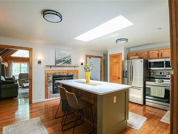 3rd image of 2211 Rocky Cove Ln