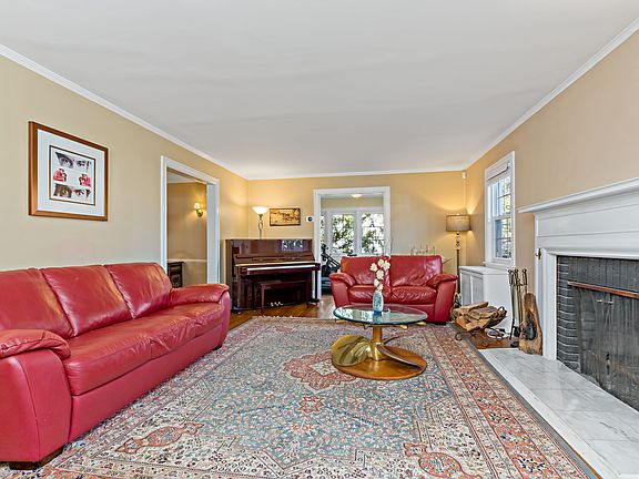 8 Barry Road
