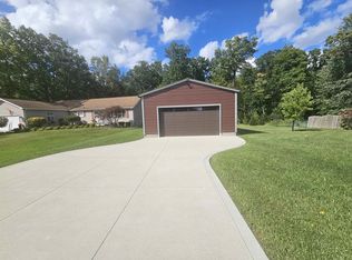 3399 Shimmons Rd, Auburn Hills, MI 48326