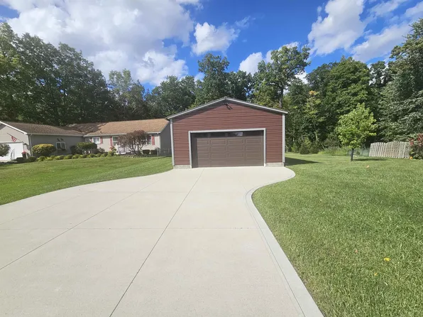 3399 Shimmons Rd, Auburn Hills, MI 48326