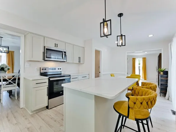 2256 Sandy Woods Ln, Virginia Beach, VA 23456