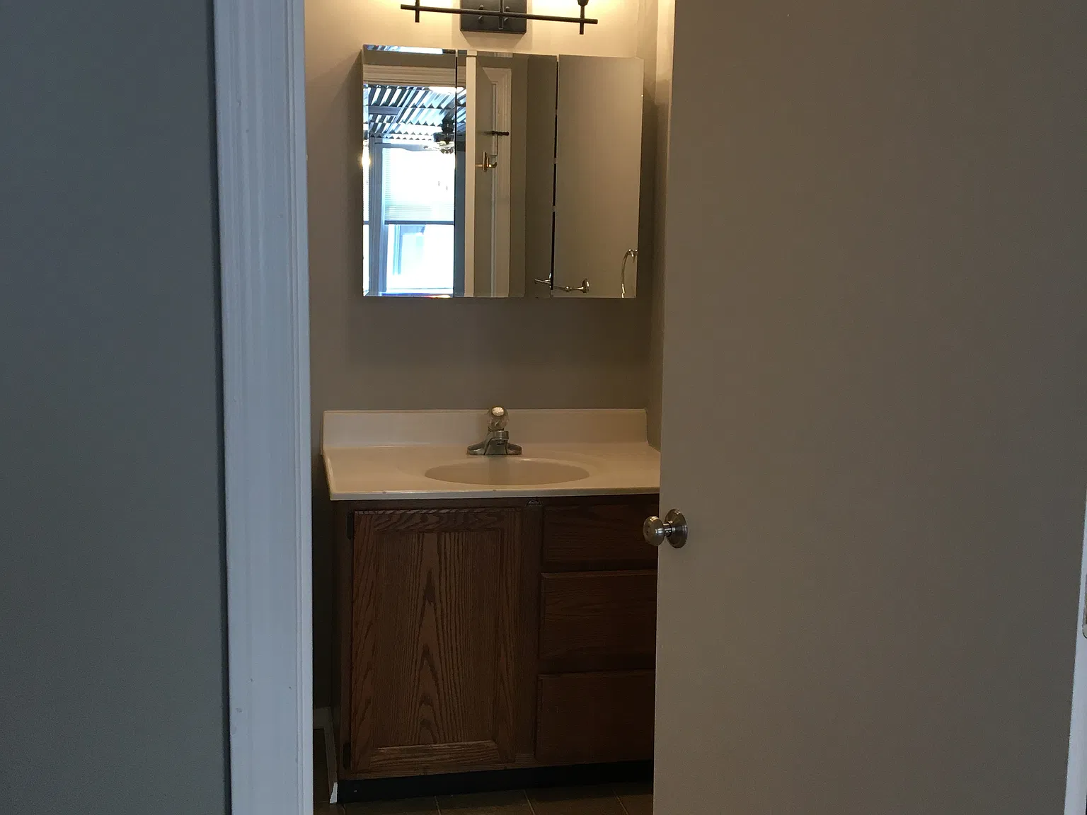 Studio, 900 sqft, $900 — Photo 3