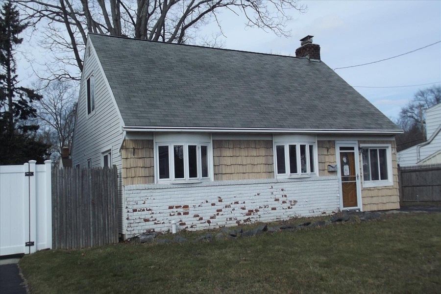 1st image of 354 Seaford Ave