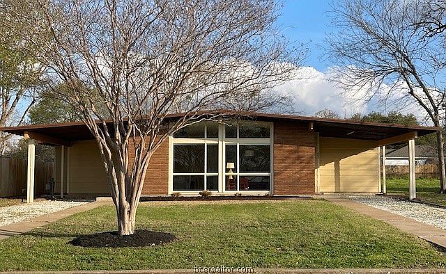 1st image of 605-607 Mary Lake Dr