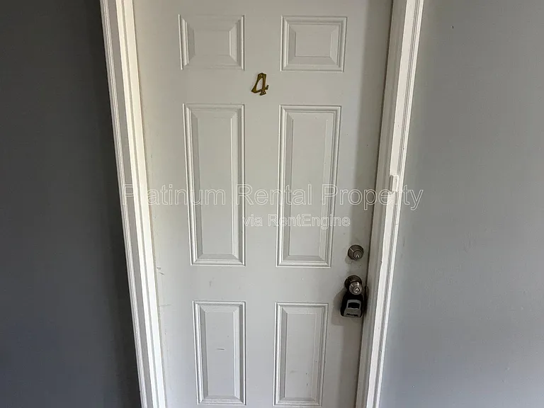 1492 Waverly Way #B-4 — Photo 3