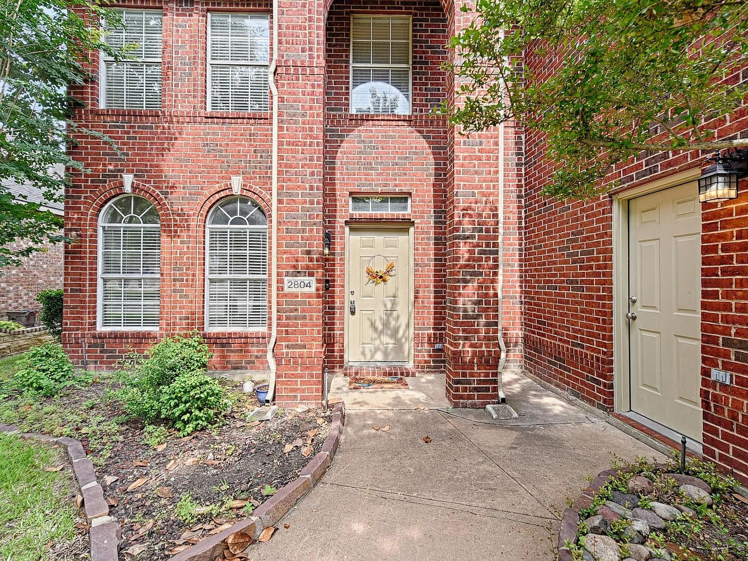 4 bed, 2.5 bath, 2592 sqft, $2,750 — Photo 1