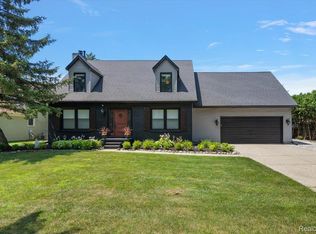 44 Old Perch Rd, Rochester Hills, MI 48309