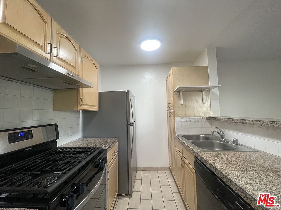 1st image of 1531 N Detroit St #114