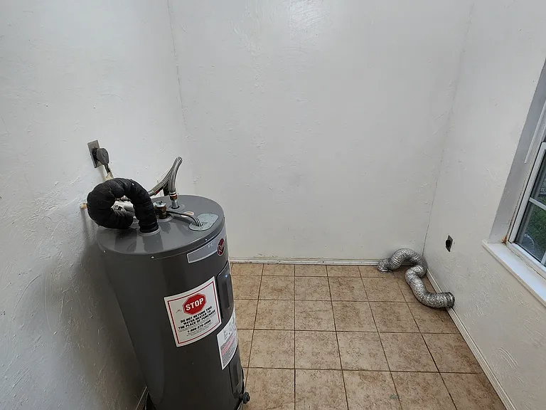 917 E Beverly St — Photo 12