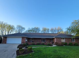 14 Thomas Dr, Normal, IL 61761