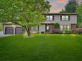 4 Gibson Ct, Marlboro, NJ 07746