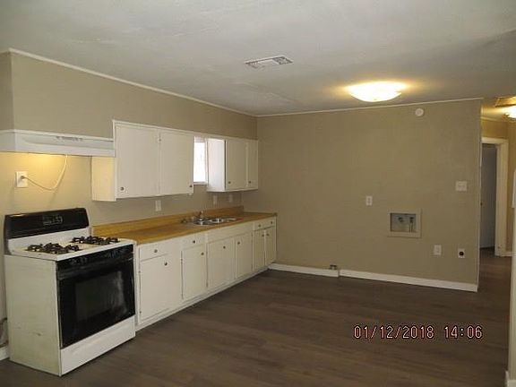 3rd image of 2260 Oakland Dr