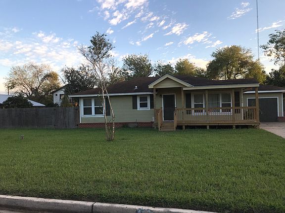 2nd image of 400 E Ebony St