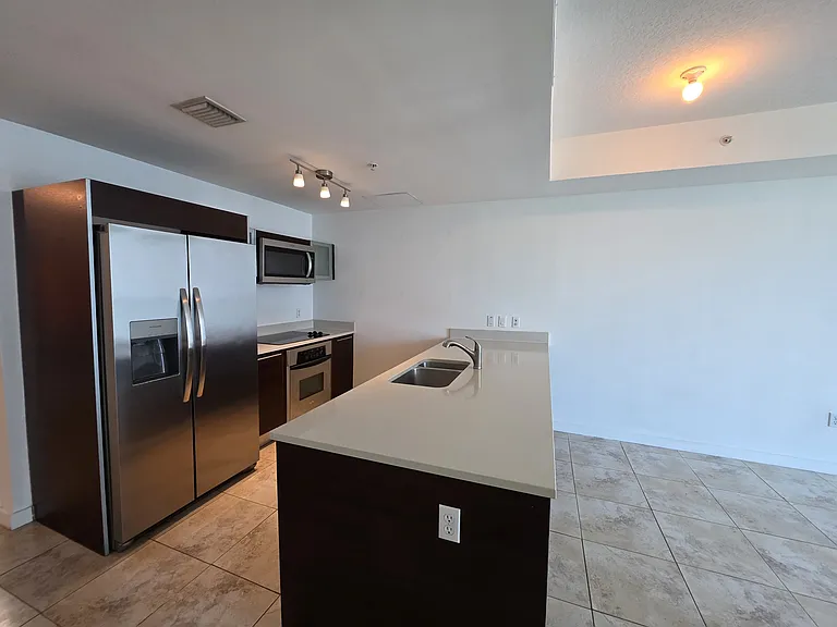 1900 N Bayshore Dr — Photo 9