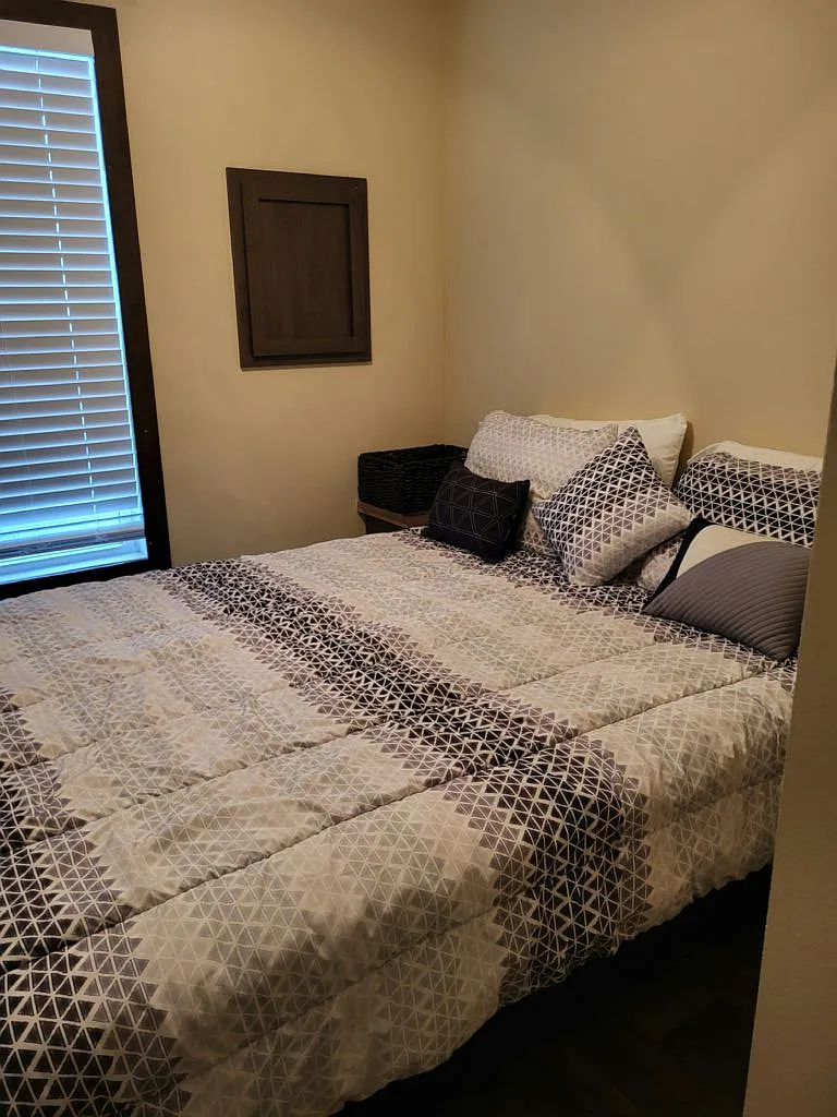1 bed, 1.0 bath, 385 sqft, $1,300 — Photo 3