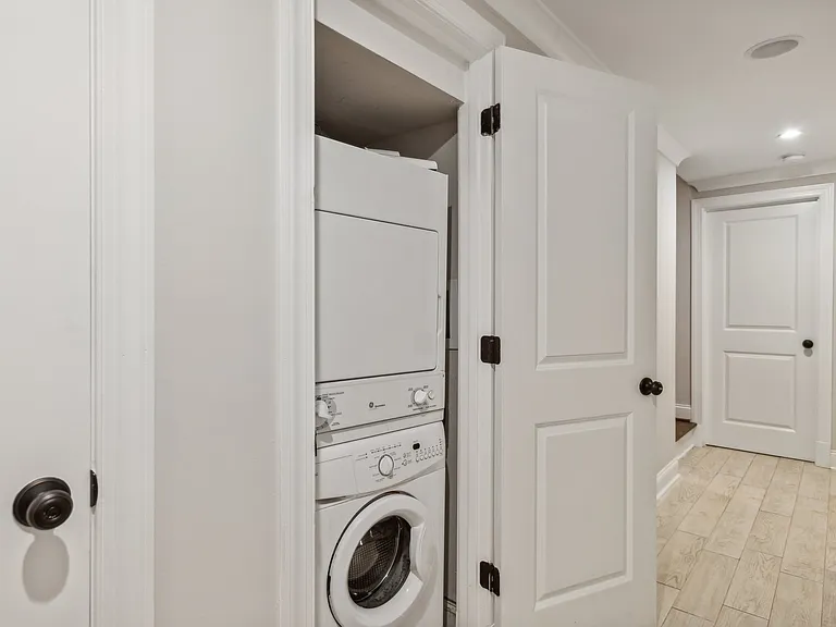 39 U St NE #1 — Photo 16
