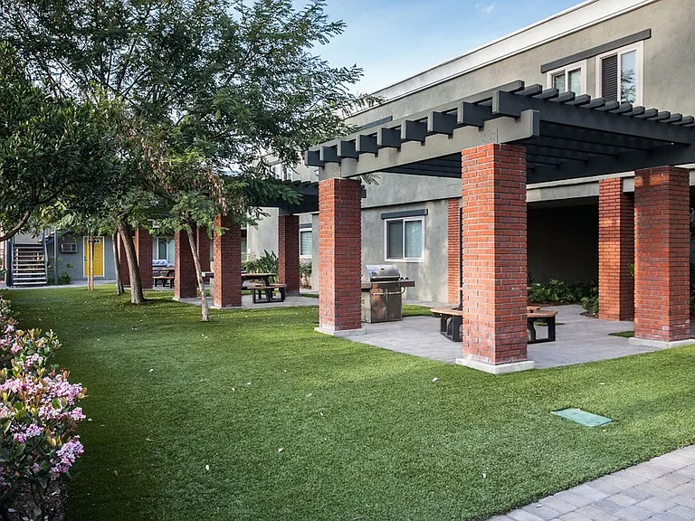 California Palms Apartments — Photo 31