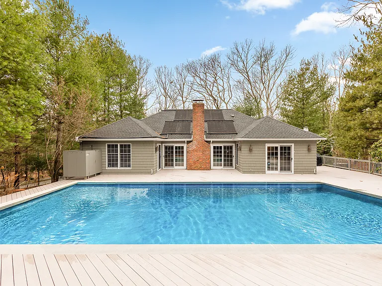 Hickory Ct — Photo 26