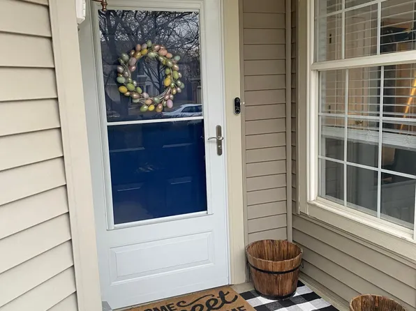 1375 Longchamps Ct, Grayslake, IL 60030