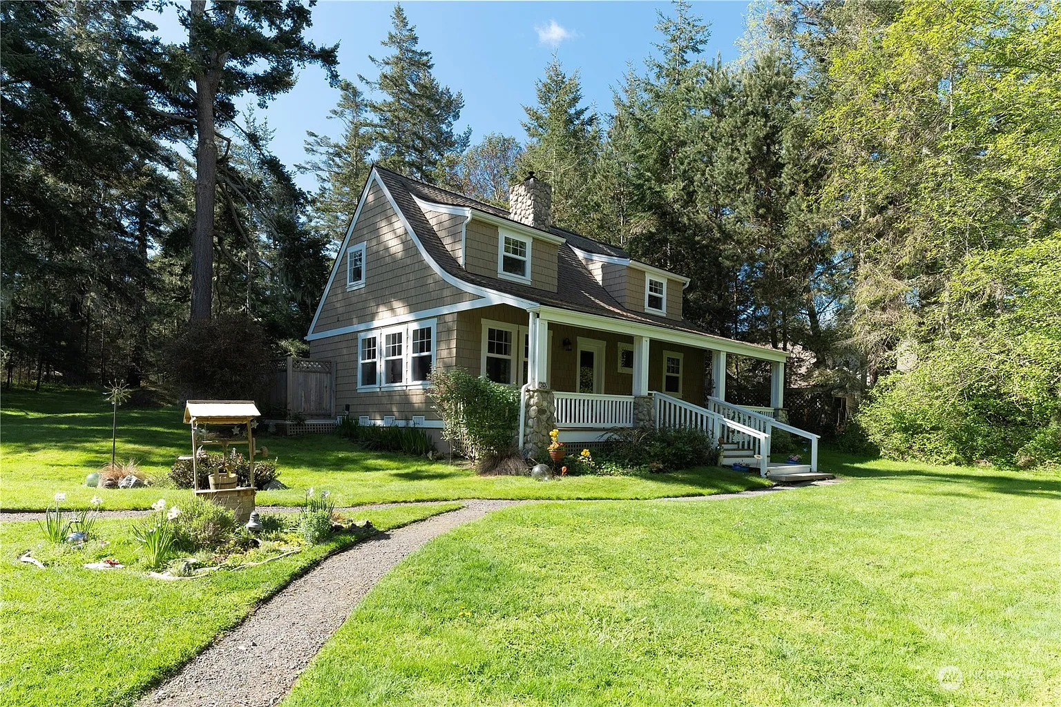 33 Pond Place photo 1