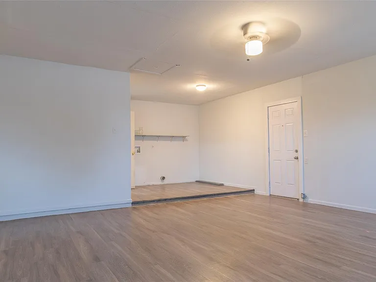 1430 N State Highway 46 — Photo 18