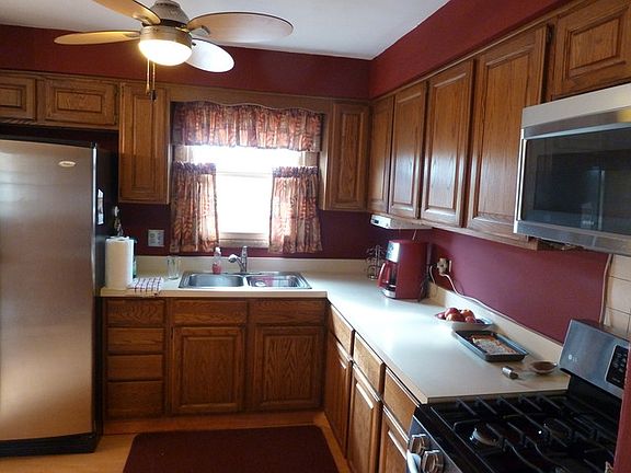 3rd image of 7517 W 165th St