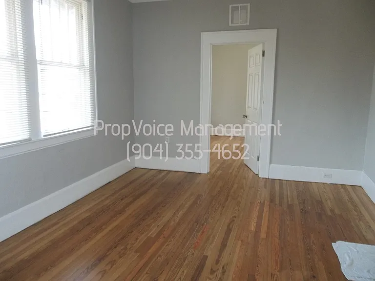 221 W 9th St — Photo 8