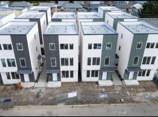 South Warner St Apts, Tacoma, WA 98409