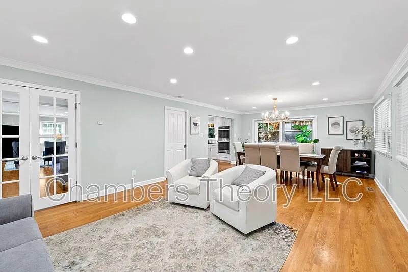 5 bed, 4.5 bath, 2700 sqft, $7,300 — Photo 4