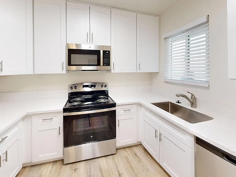 121 Malan St #1 — Photo 12