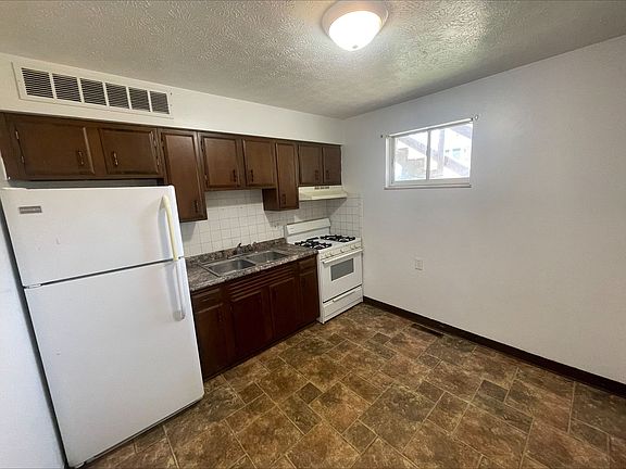 3rd image of 3505 Elm St #12