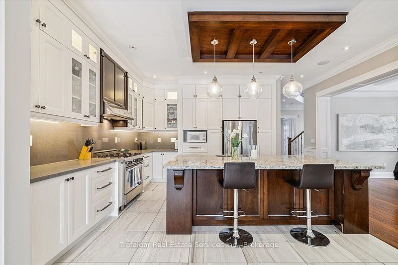 Burlington House for rent - 5 Bedrooms — photo 14