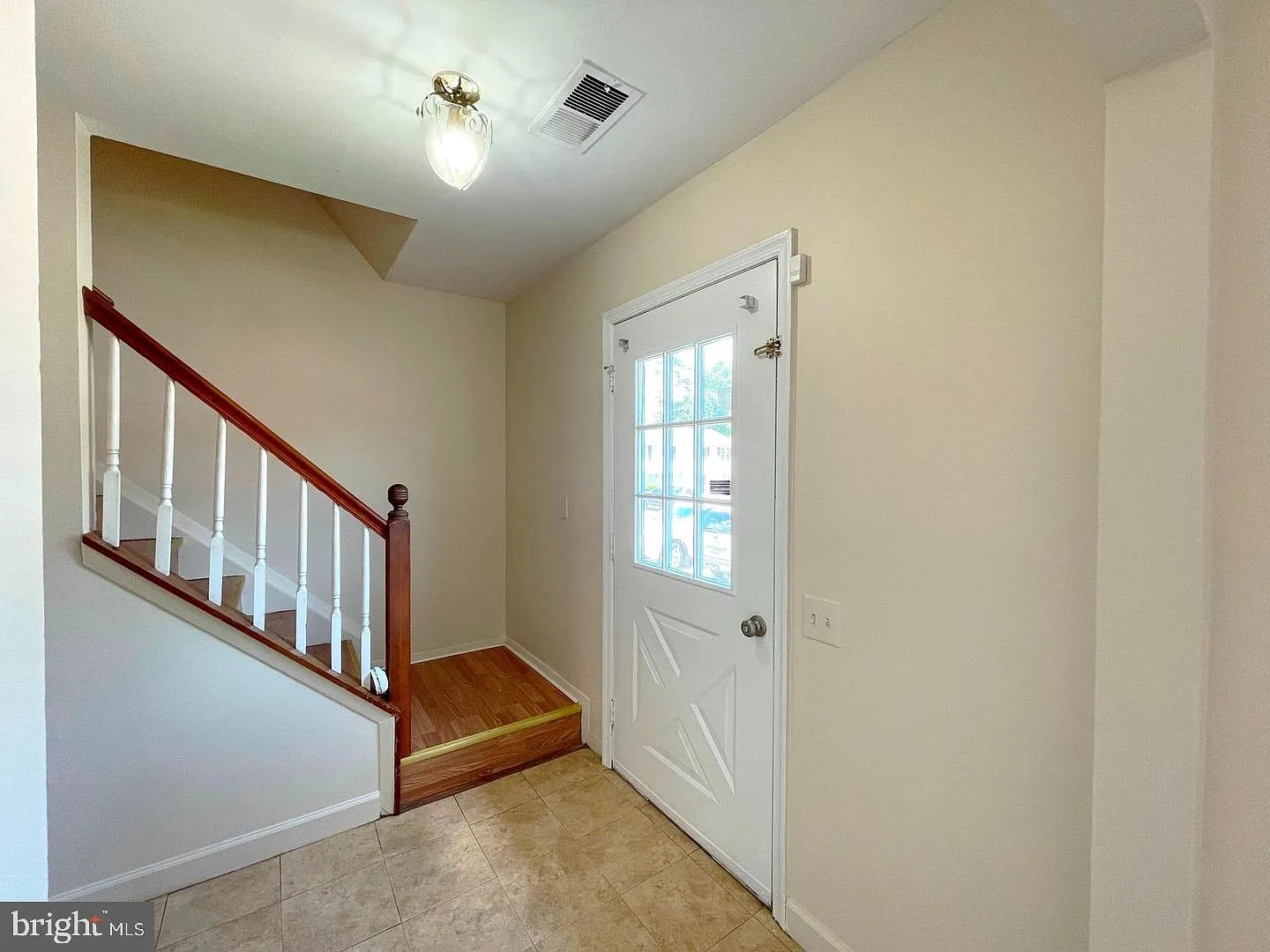 3 bed, 1.5 bath, 1188 sqft, $1,995 — Photo 2