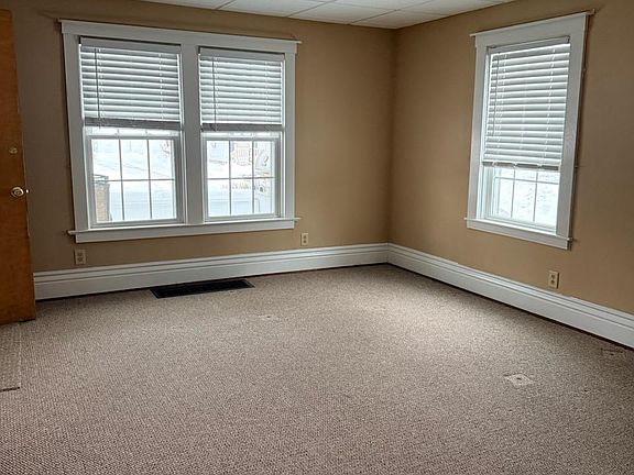 3rd image of 31 Paine St
