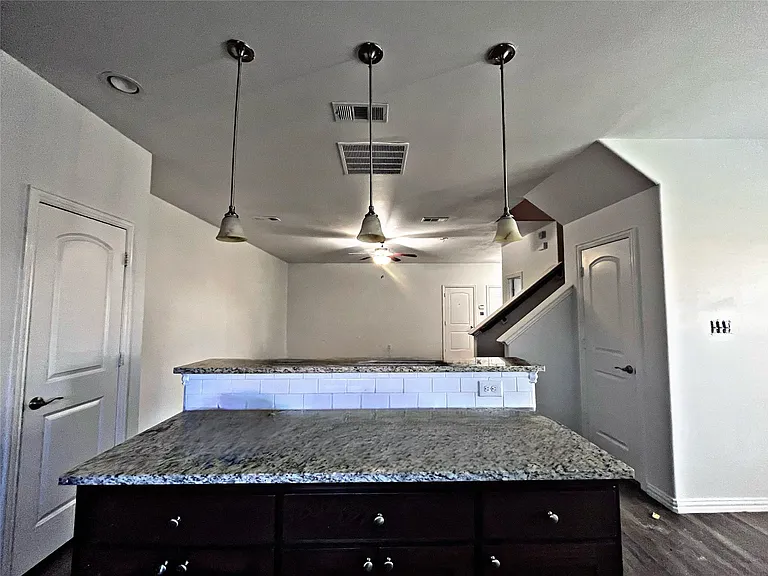 4916 Villas Dr #4916 — Photo 4