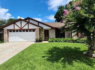 515 Tresvant Dr, Webster, TX 77598